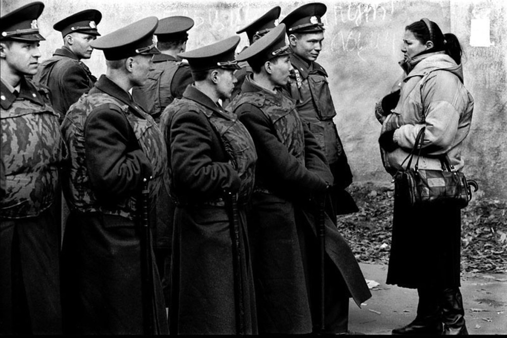 In the early days of the coup, Red Square and the Kremlin was guarded by soldiers and police. August 1991, Moscow, Russia. Photo by Oleg Klimov