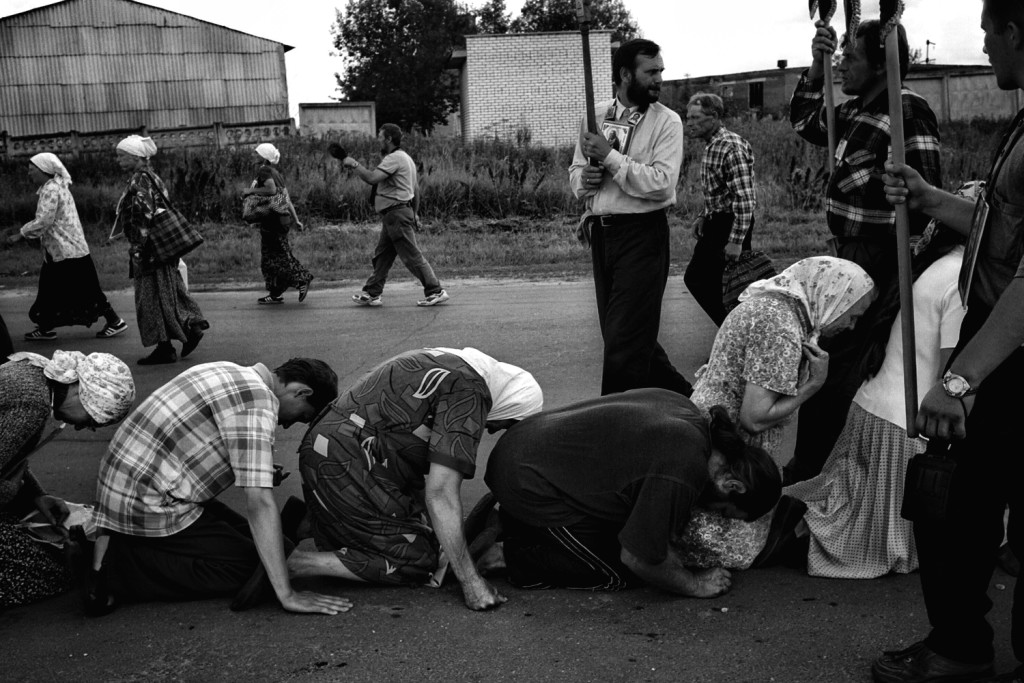 Theme: Russian’s believers. The village people meet  religious procession of pilgrims who move from Kursk to Diveevo (distance about 900 km) for the celebration
of the 100th anniversary of the glorification of St. Seraphim of Sarov will take place in June-
August 2003.
29.07.2003
(Photo by Oleg Klimov/Pressphotos)

