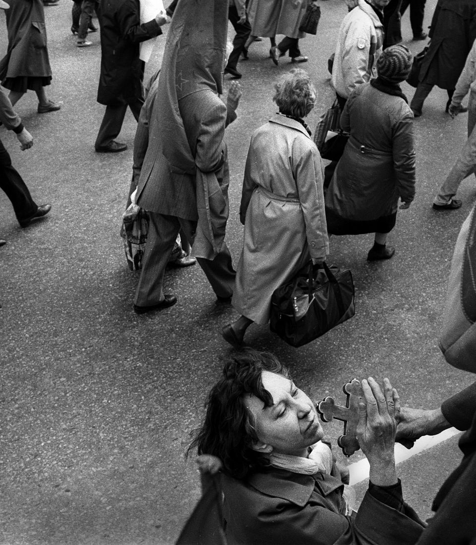People gathered outside the White House in support of democracy during the 1991 Putsch. August 21, 1991, Moscow, still the USSR
Photo by Oleg Klimov for NRC-Handelsblad